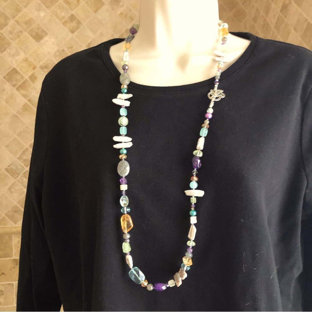 Multi stone and pearl beaded necklace